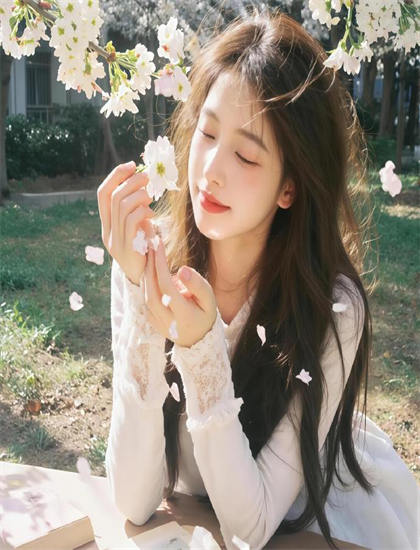 深入探讨：《山花绽放时》的视觉特效与美术设计——带你了解不为人知的细节